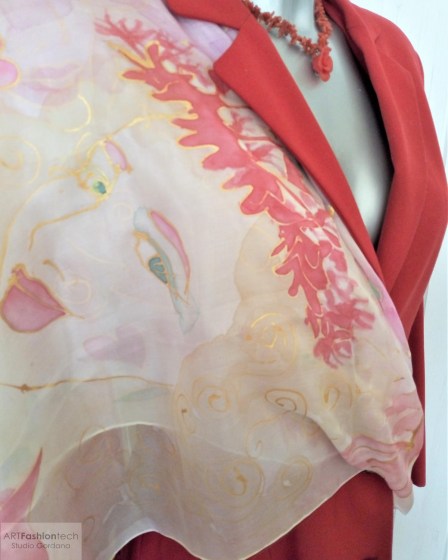 Coral Queen unikatna ženska svilena marama ručno oslikana